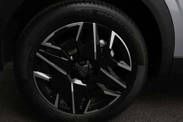 Peugeot 5008 (2025) thumbnail 2