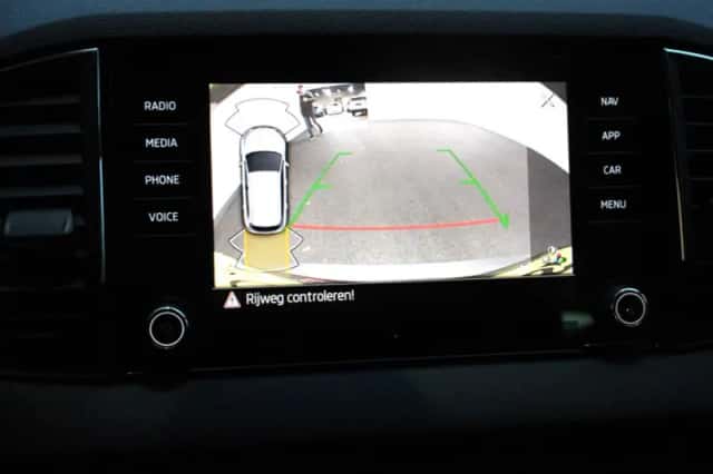 Škoda Karoq (2024) thumbnail 4