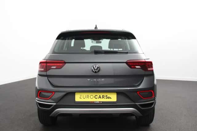 Volkswagen T-Roc (2024) thumbnail 6