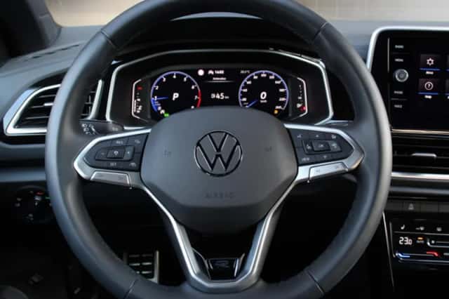 Volkswagen T-Roc (2024) thumbnail 2