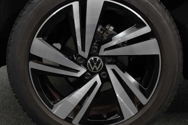 Volkswagen T-Roc (2024) thumbnail 3