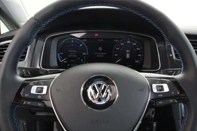 Volkswagen E-Golf (2019) thumbnail 2
