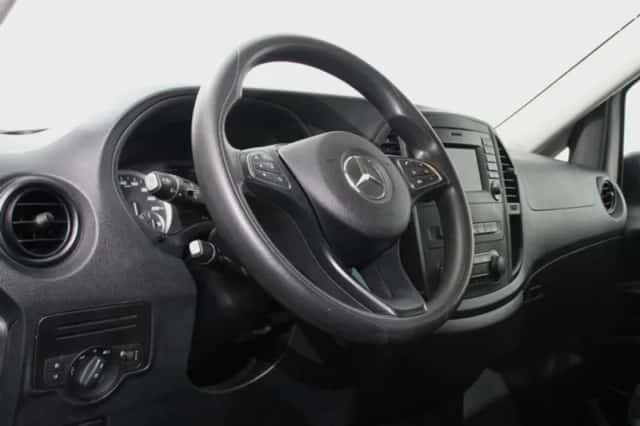 Mercedes-Benz Vito (2019) thumbnail 2