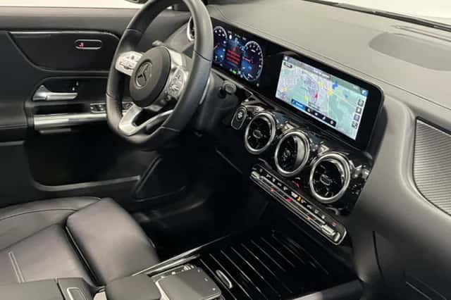 Mercedes-Benz GLA (2022) thumbnail 2