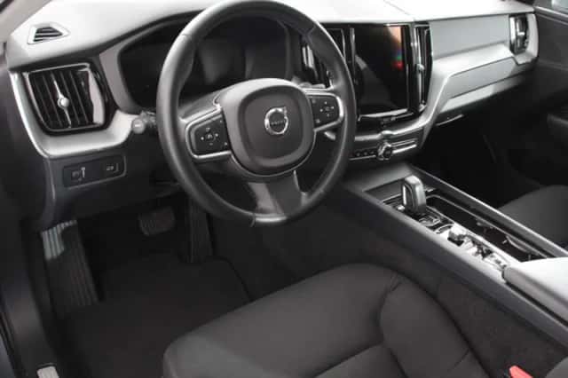 Volvo XC60 (2020) thumbnail 2