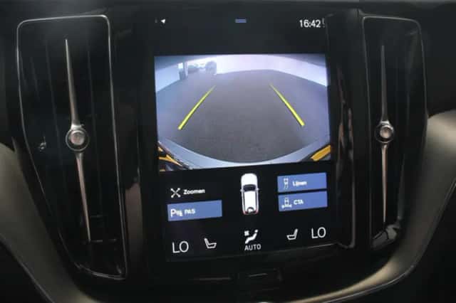 Volvo XC60 (2020) thumbnail 3