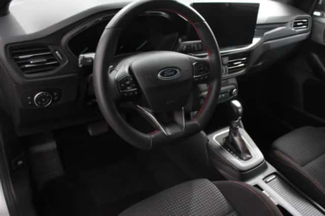 Ford Focus (2023) thumbnail 2