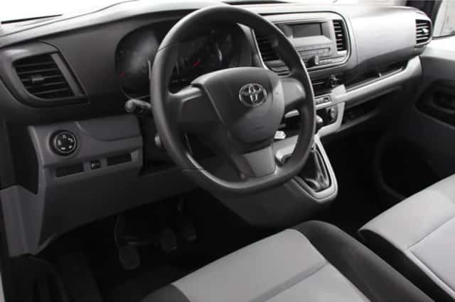 Toyota ProAce Shuttle (2017) thumbnail 4
