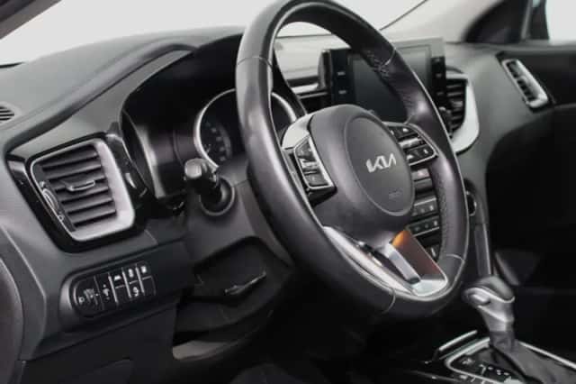 Kia Ceed (2022) thumbnail 2