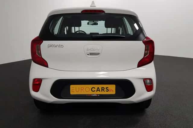 Kia Picanto (2023) thumbnail 3
