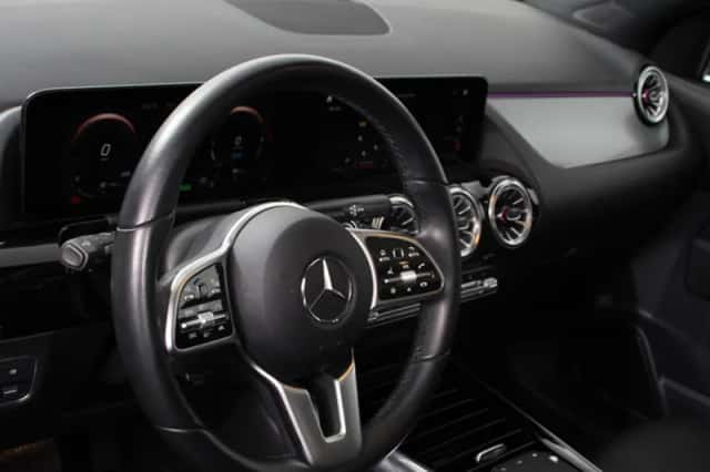 Mercedes-Benz GLA-Klasse (2022) thumbnail 2