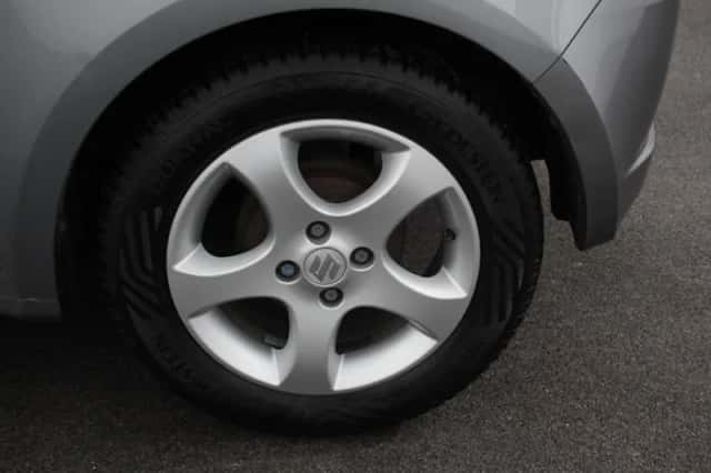 Suzuki Swift (2007) thumbnail 2