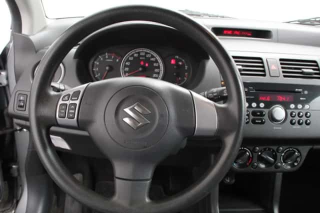 Suzuki Swift (2007) thumbnail 3