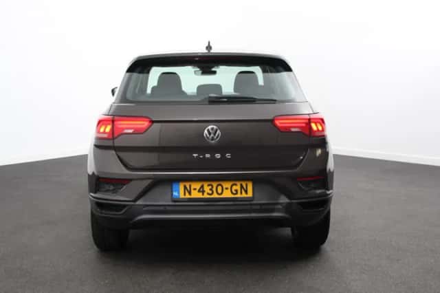 Volkswagen T-Roc (2018) thumbnail 5