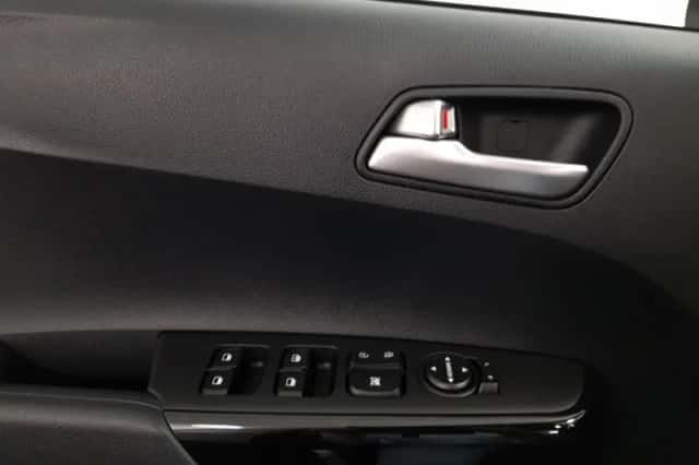 Kia Picanto (2022) thumbnail 4