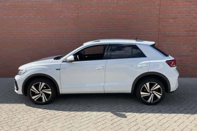 Volkswagen T-Roc (2023) thumbnail 2