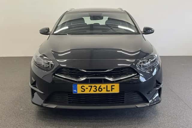 Kia Ceed (2023) thumbnail 4