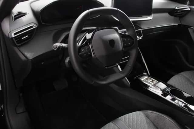 Peugeot 2008 (2024) thumbnail 2