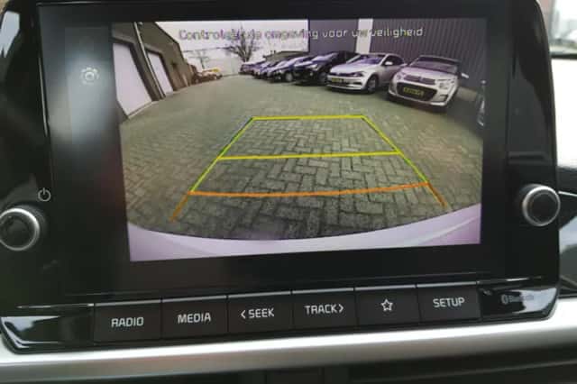 Kia Picanto (2023) thumbnail 3