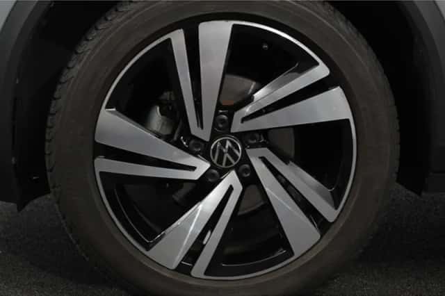 Volkswagen T-Roc (2023) thumbnail 3