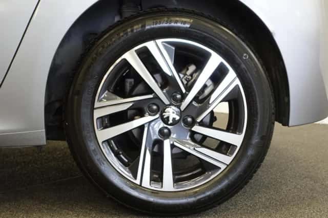 Peugeot 208 (2023) thumbnail 3