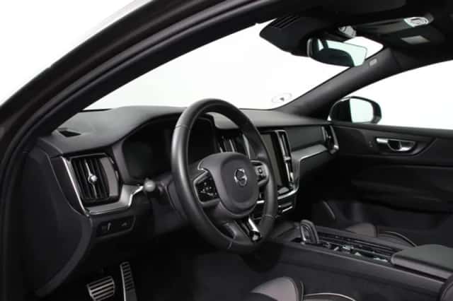 Volvo V60 (2022) thumbnail 2