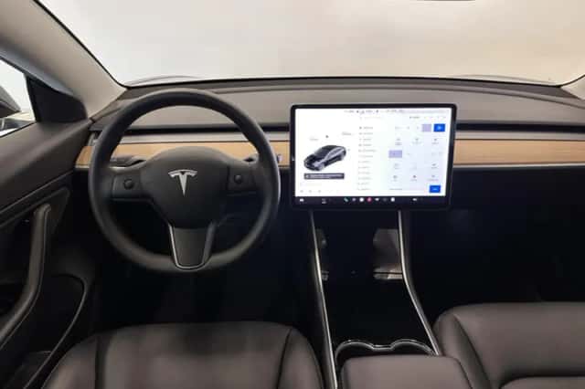 Tesla Model 3 (2020) thumbnail 2