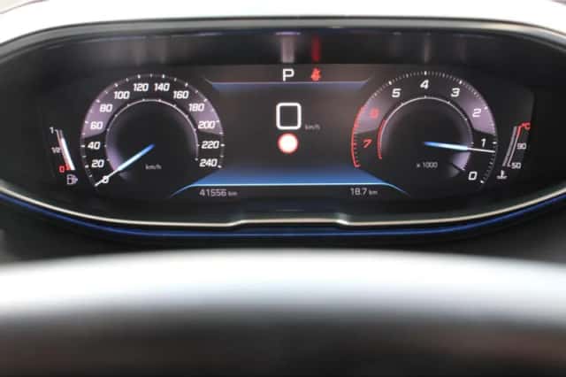 Peugeot 3008 (2022) thumbnail 2