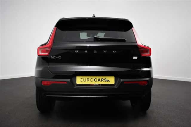 Volvo XC40 (2023) thumbnail 3