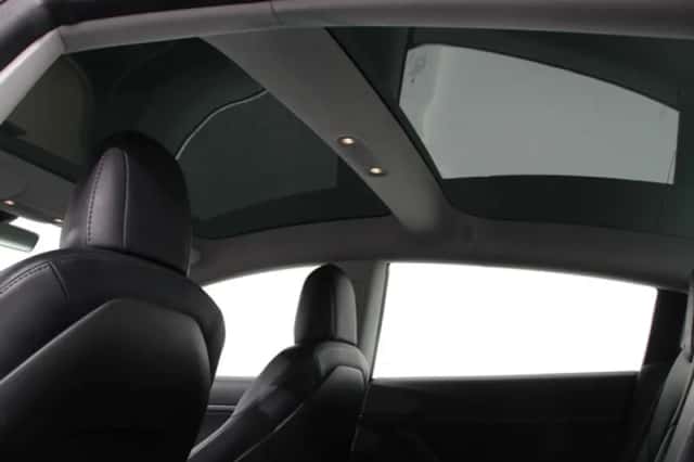 Tesla Model 3 (2020) thumbnail 3
