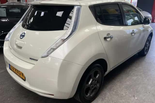 Nissan Leaf (2011) thumbnail 2