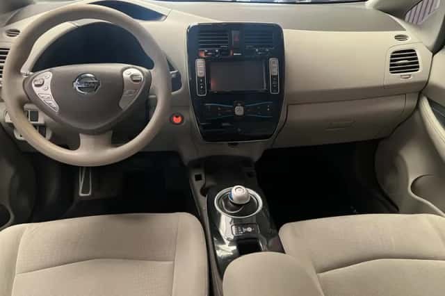 Nissan Leaf (2011) thumbnail 3