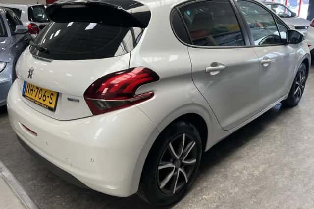 Peugeot 208 (2017) thumbnail 2