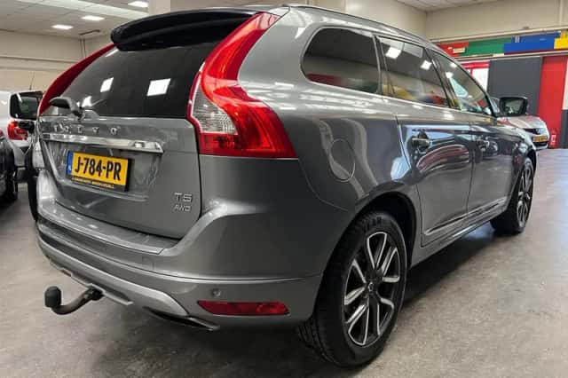 Volvo XC60 (2018) thumbnail 2