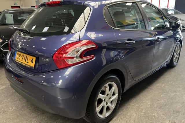 Peugeot 208 (2012) thumbnail 2