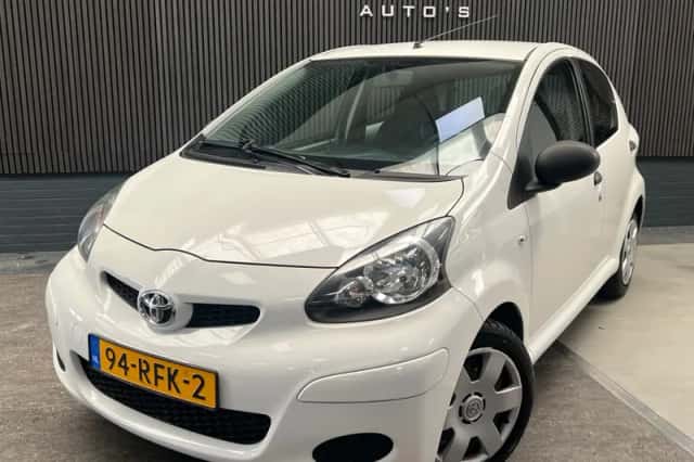 Toyota Aygo (2011) thumbnail 1