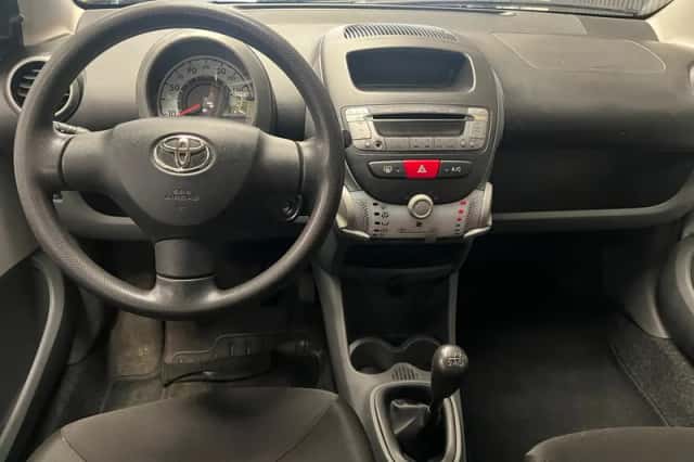 Toyota Aygo (2011) thumbnail 3