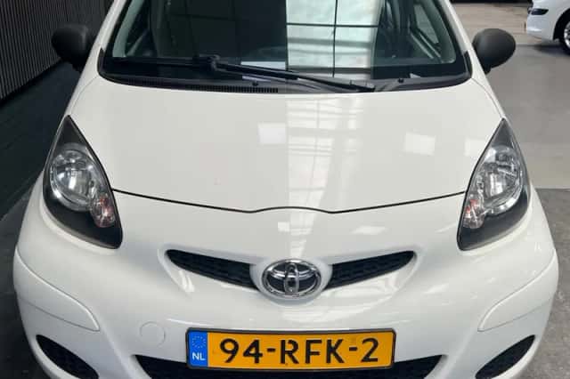 Toyota Aygo (2011) thumbnail 5