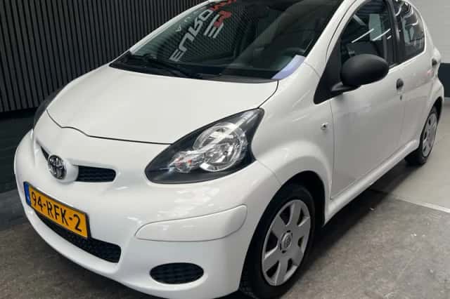 Toyota Aygo (2011) thumbnail 6
