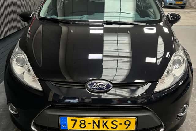 Ford Fiesta (2010) thumbnail 5