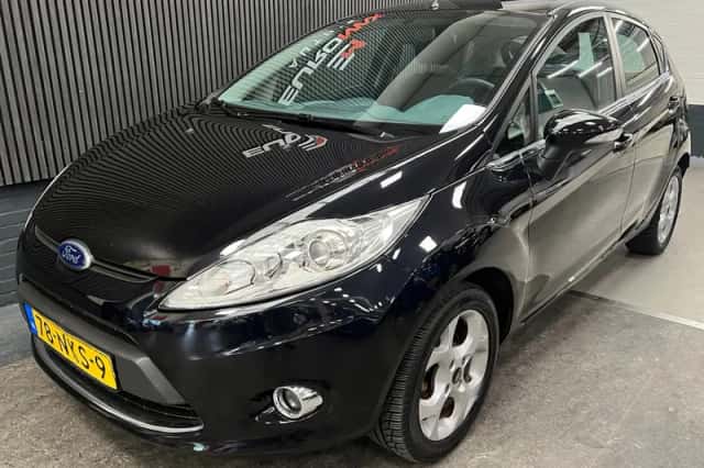 Ford Fiesta (2010) thumbnail 6