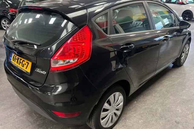 Ford Fiesta (2009) thumbnail 2
