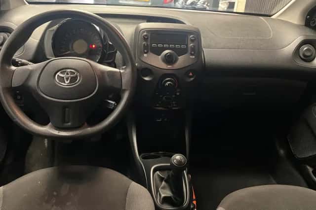 Toyota Aygo (2016) thumbnail 3
