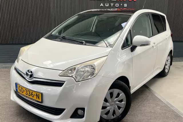 Toyota Verso S (2012) thumbnail 1