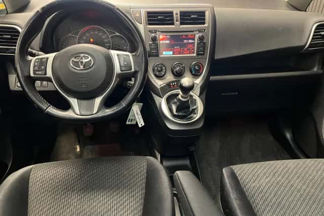 Toyota Verso S (2012) thumbnail 3