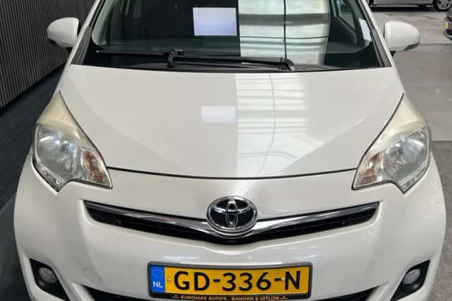 Toyota Verso S (2012) thumbnail 4