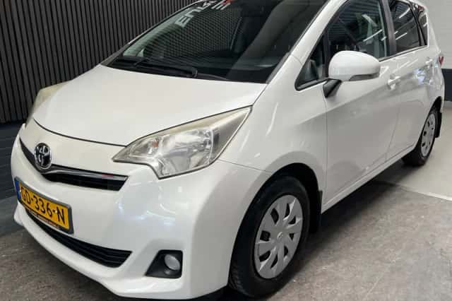 Toyota Verso S (2012) thumbnail 5