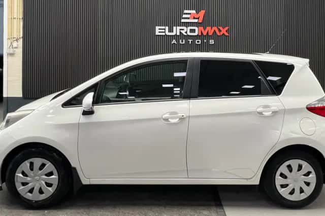 Toyota Verso S (2012) thumbnail 6