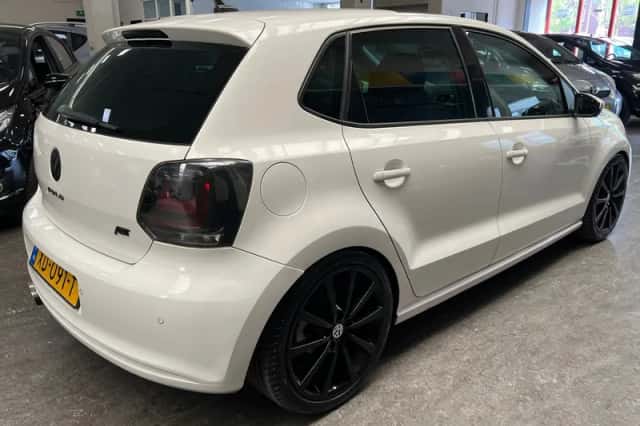 Volkswagen Polo (2011) thumbnail 2