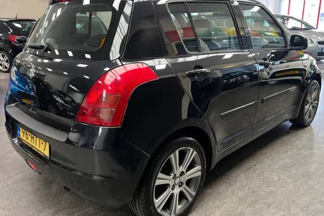 Suzuki Swift (2009) thumbnail 2